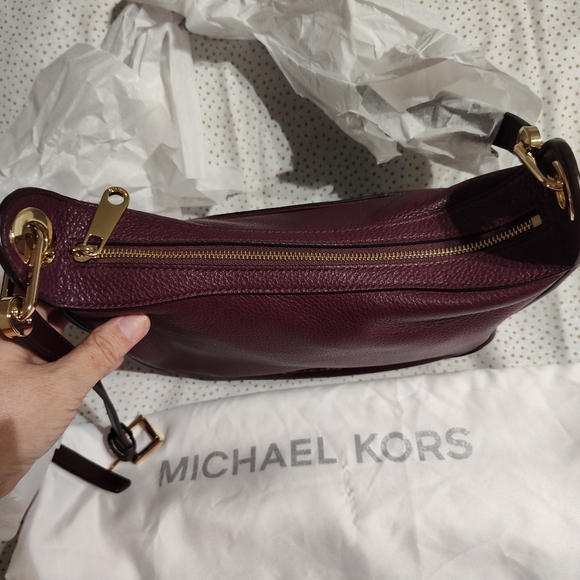 Exquisite Michael Kors Leather Raven Medium Messenger handbag Purse Plum NWOT - Picture 6 of 13